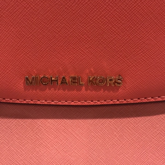 Authentic Michael Kors Two Toned Purse - Picture 7 of 15